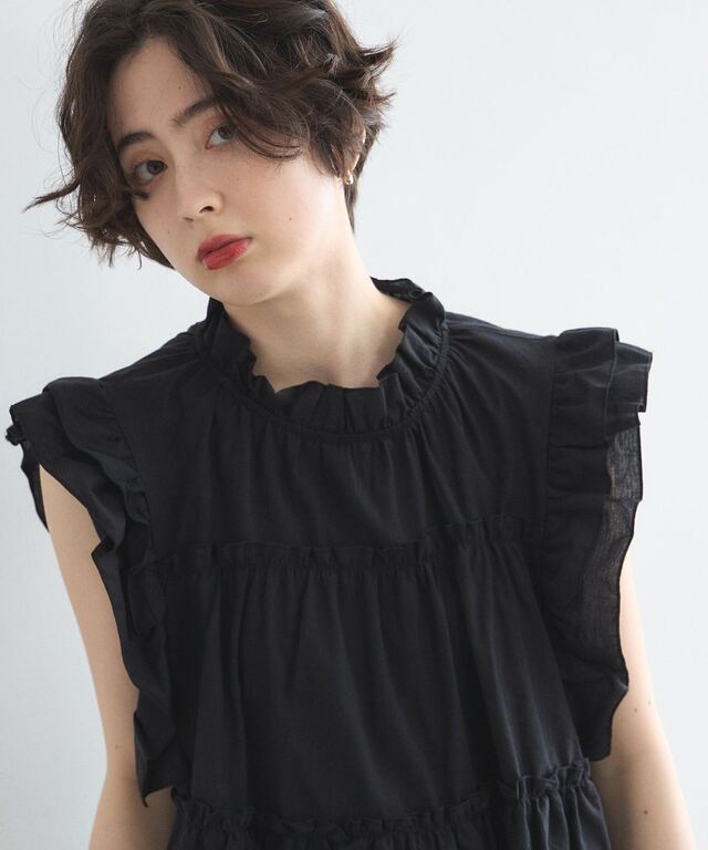 袖フリルドットトップス