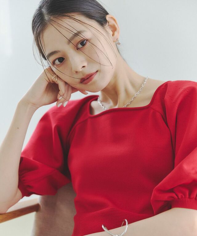 袖パフスリーブペプラムニット
