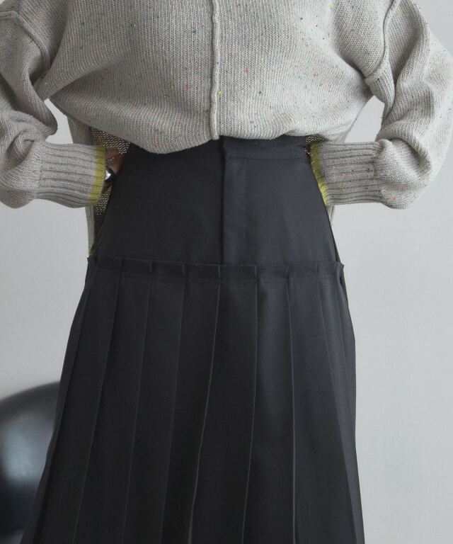 オフィシャルサイト限定】ツイルティアードプリーツスカート