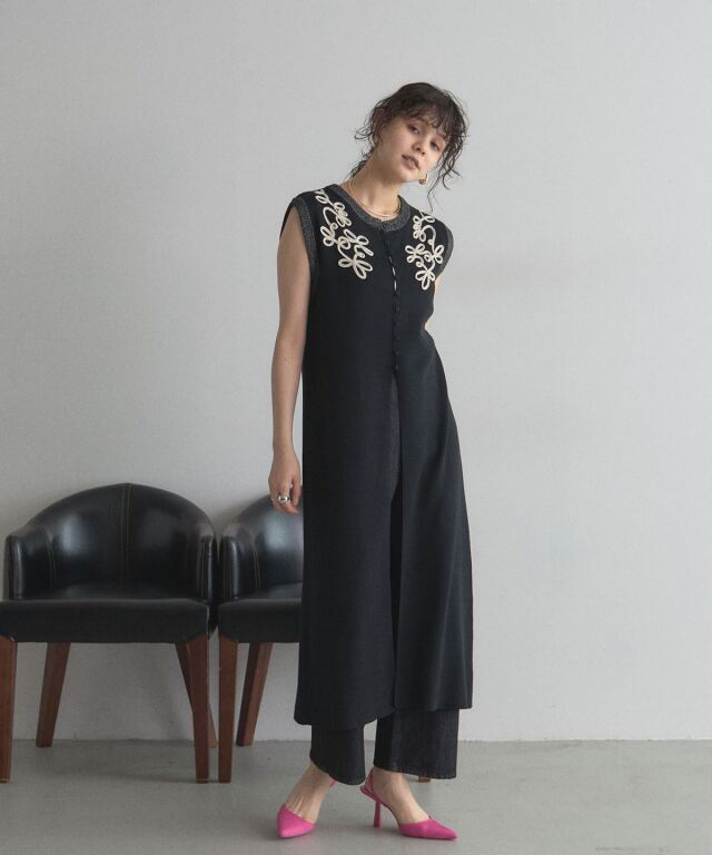 オフィシャルサイト限定】コード刺繍ロングニットジレ