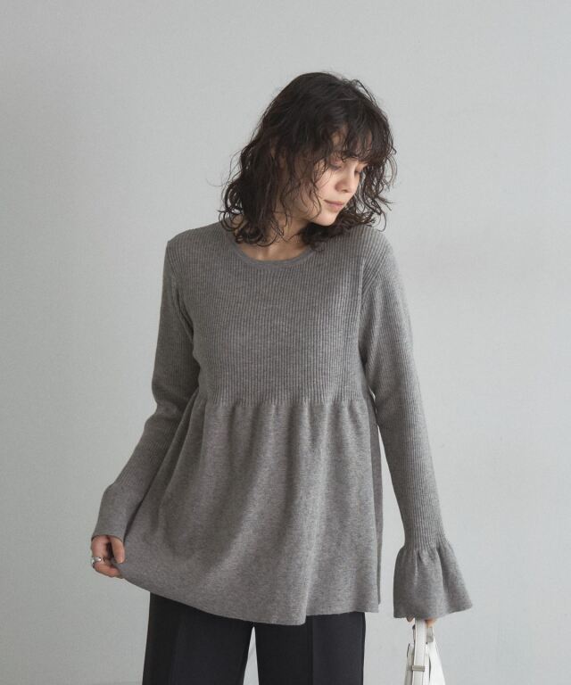 オフィシャルサイト限定】フレアスリーブペプラムニット