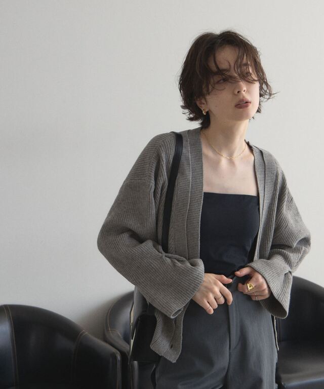オフィシャルサイト限定】レイヤード風Vネックニットカーデ
