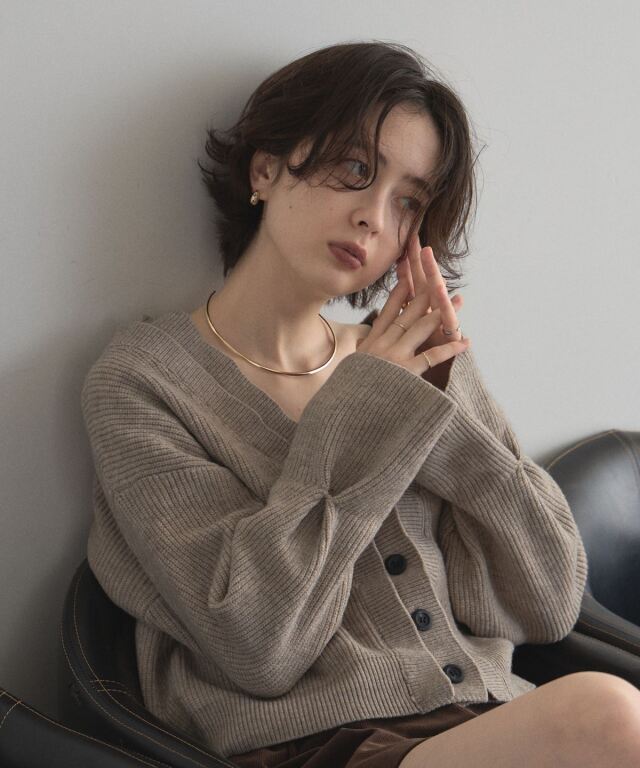 【オフィシャルサイト限定】レイヤード風Vネックニットカーデ