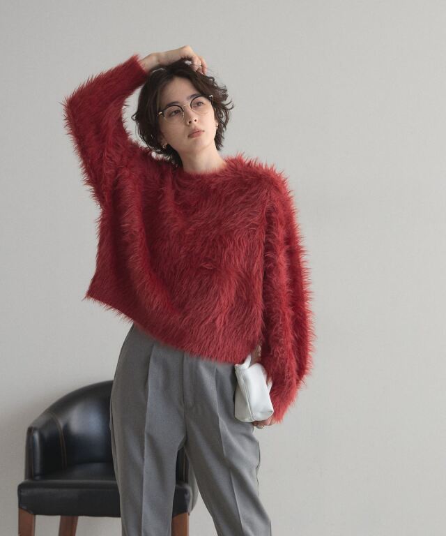 オフィシャルサイト限定】ロングフェザークルーネックニット