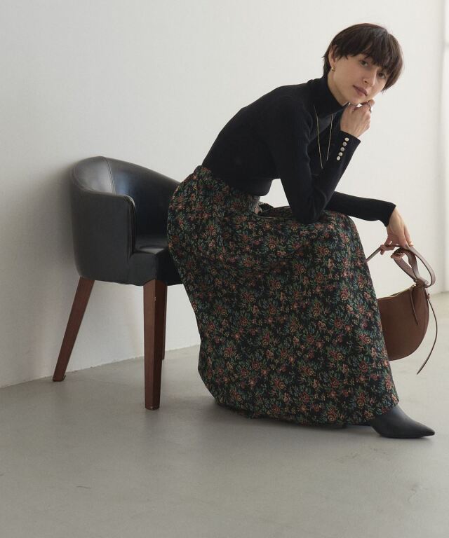 美品✨ ERDEM フラワージャガード フレアスカート 膝丈 タック 美品✨ ERDEM フラワージャガード フレアスカート 膝丈 タック