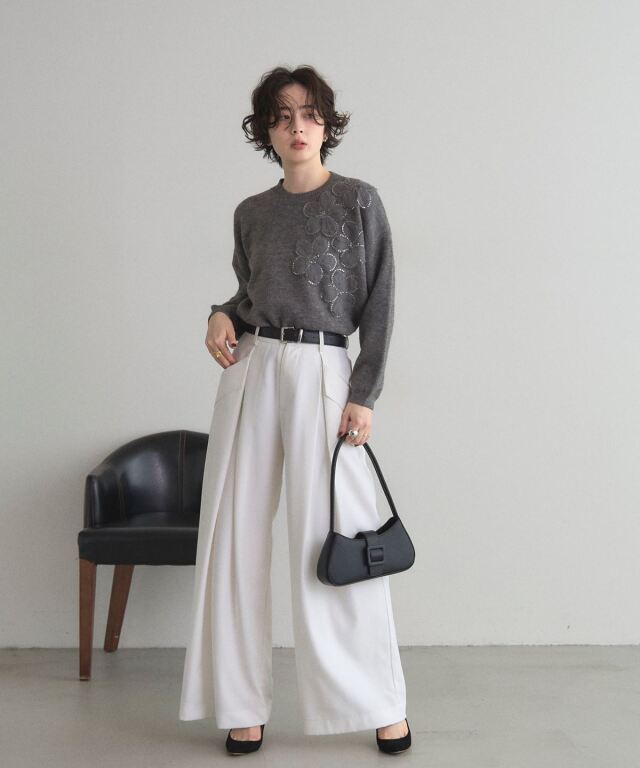 オフィシャルサイト限定】スパンコールお花付きニット