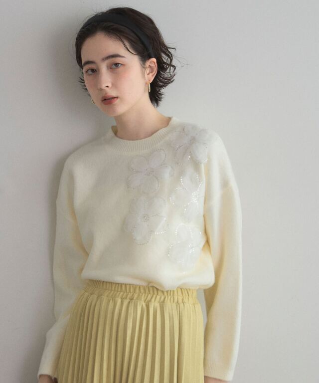 オフィシャルサイト限定】スパンコールお花付きニット