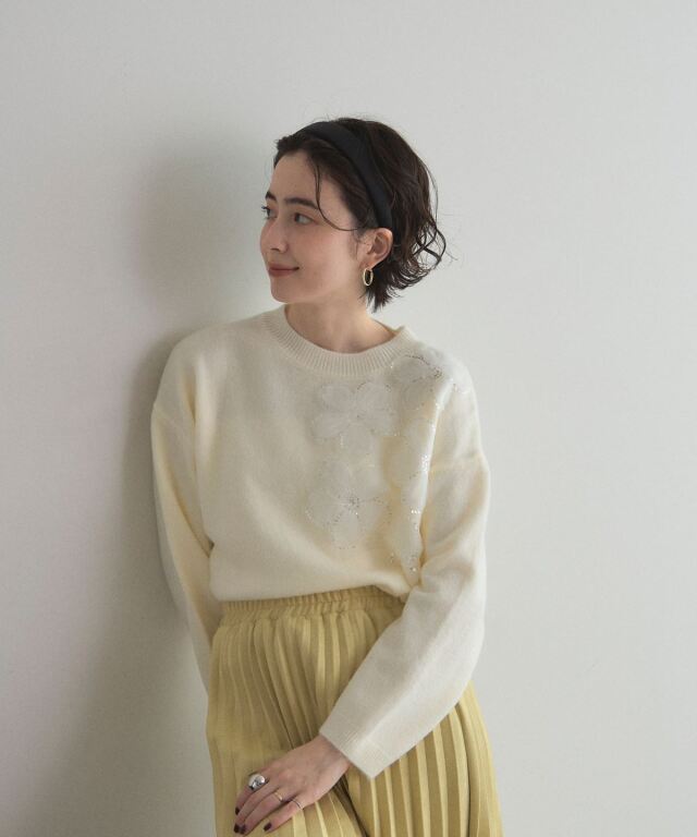 オフィシャルサイト限定】スパンコールお花付きニット