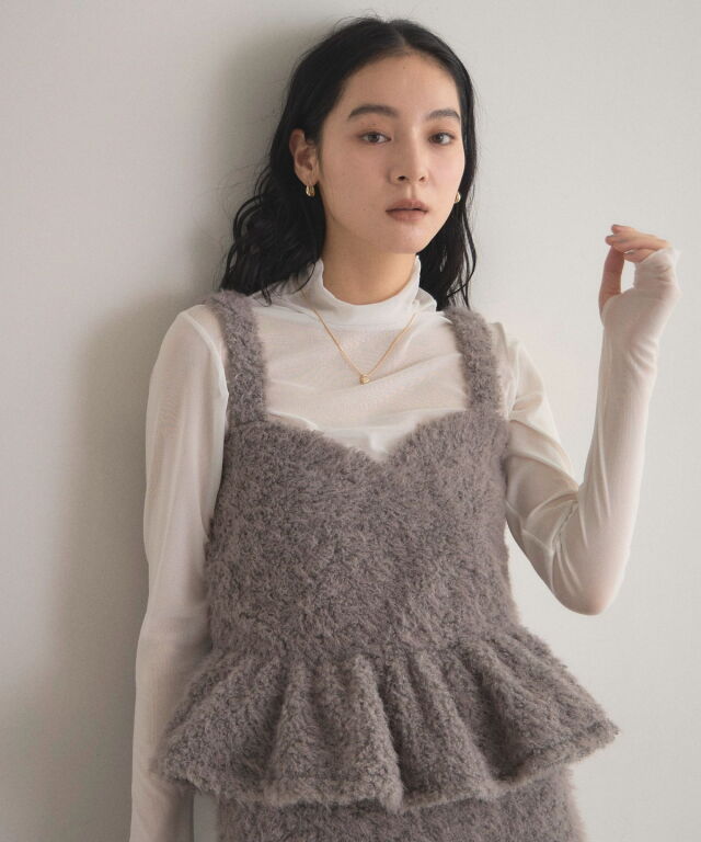 新品未使用45R✨ 今期店舗限定最新作✨Mキャミニット地ベージュトップ オフィシャルサイト限定】ブークレシャギーペプラムキャミワンピ