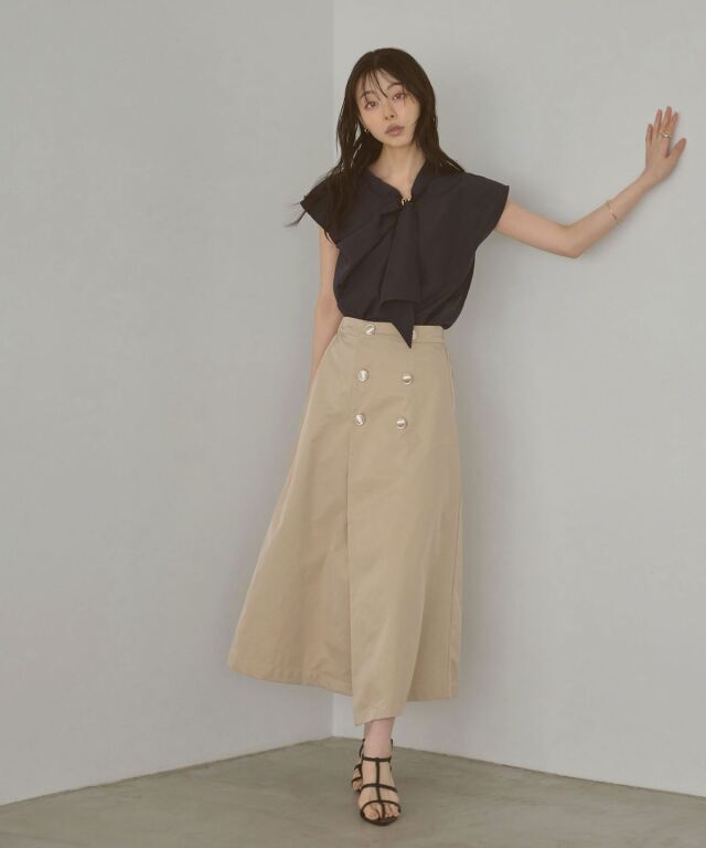 ゴールドボタンラップスカート
