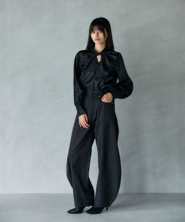 ARVELLIA｜ DRAPED TWIST BLOUSE