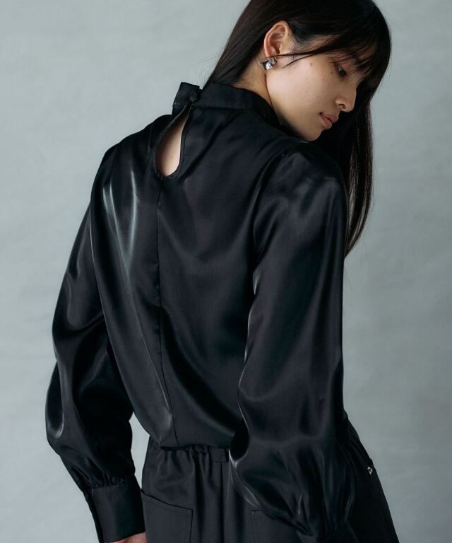 ARVELLIA｜ DRAPED TWIST BLOUSE