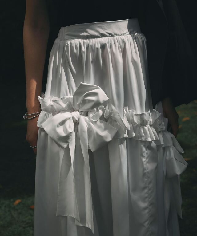 ARVELLIA｜ RIBBON DETAIL FRILL SKIRT