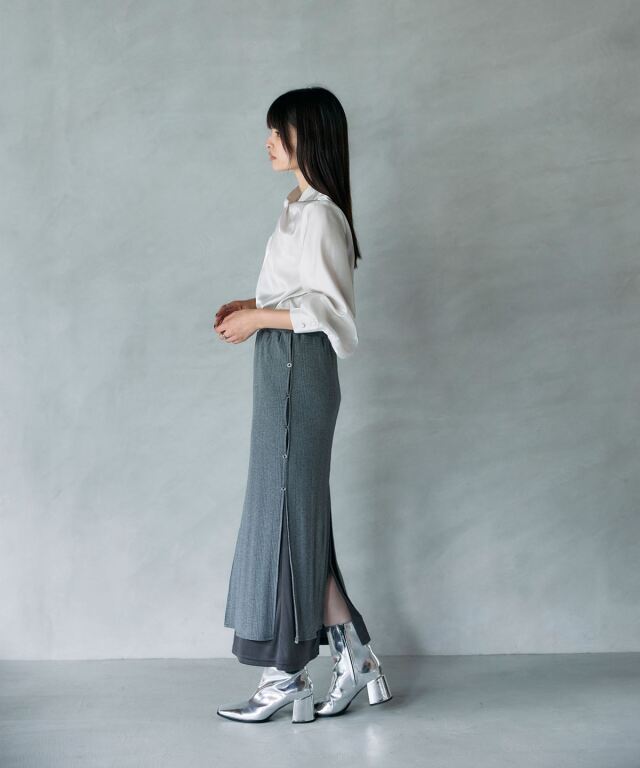 期間限定セール　k two studios striped 短丈ロンT グレー ARVELLIA｜ TWO-TONE SLIT KNIT SKIRT