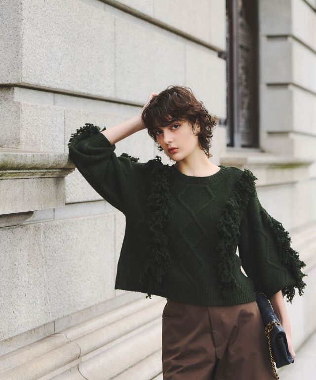 ARVELLIA】FRINGED SHOULDER-CUT KNIT