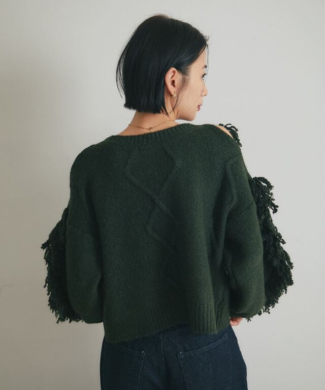 ARVELLIA】FRINGED SHOULDER-CUT KNIT