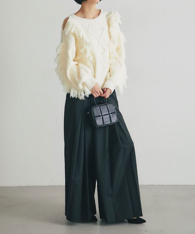 (L)先行予約つねりん様 ARVELLIA】FRINGED SHOULDER-CUT KNIT