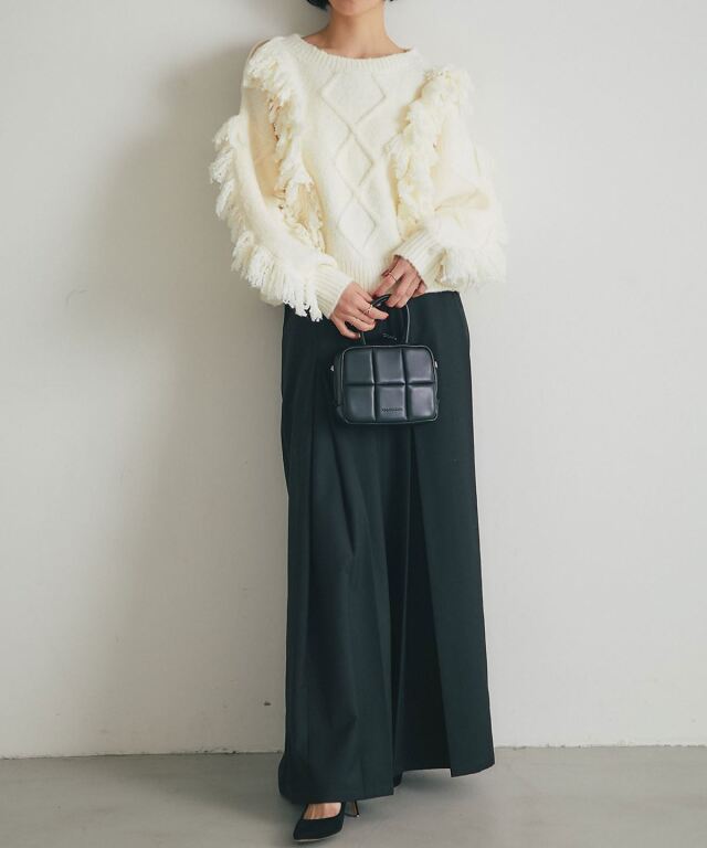 ARVELLIA】FRINGED SHOULDER-CUT KNIT