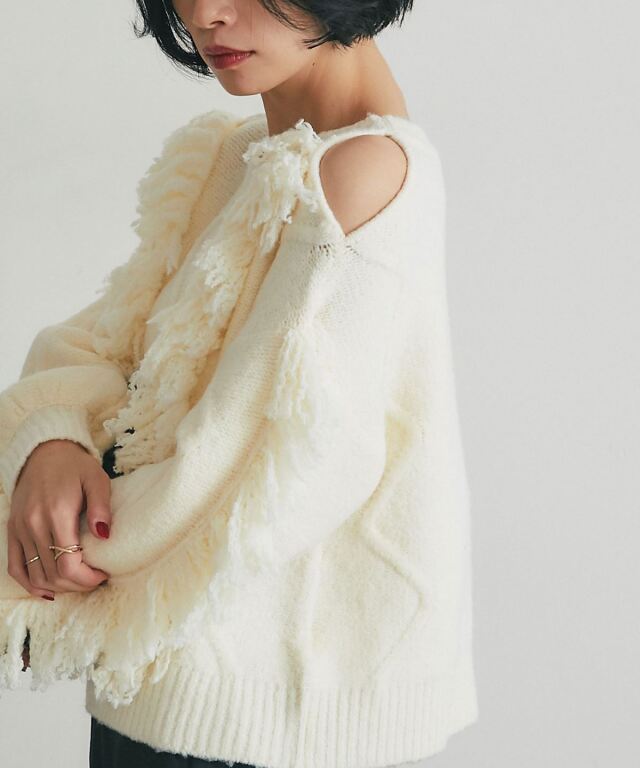 ARVELLIA】FRINGED SHOULDER-CUT KNIT