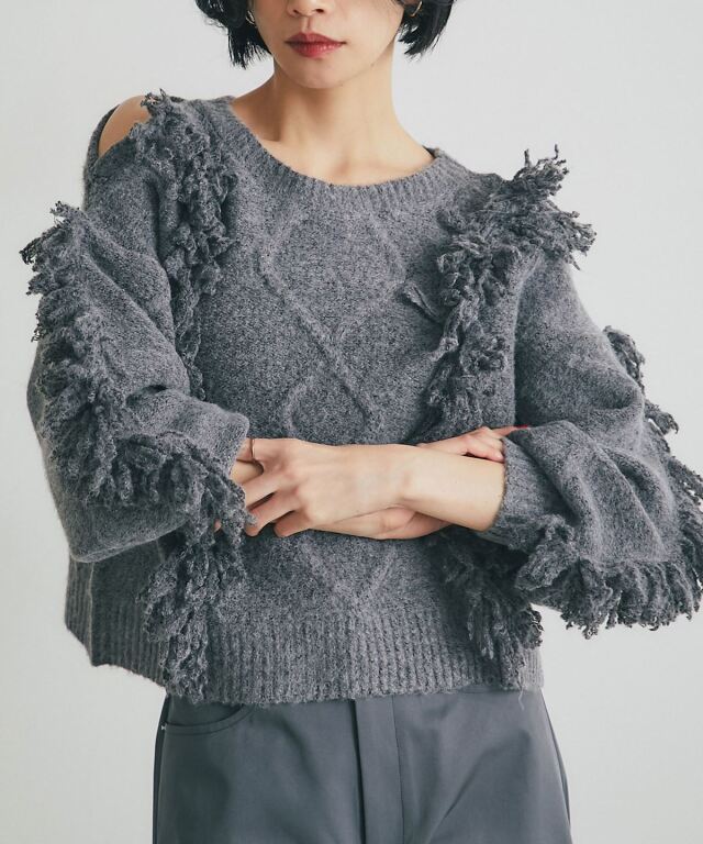 ARVELLIA】FRINGED SHOULDER-CUT KNIT