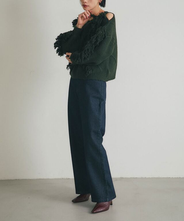 ARVELLIA】FRINGED SHOULDER-CUT KNIT