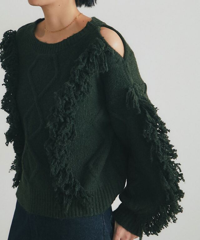 ARVELLIA】FRINGED SHOULDER-CUT KNIT
