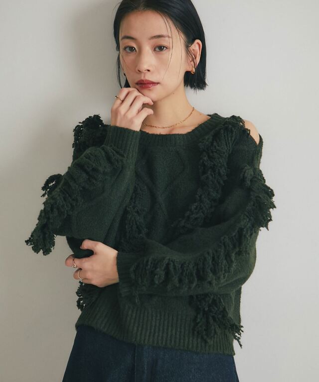 ARVELLIA】FRINGED SHOULDER-CUT KNIT