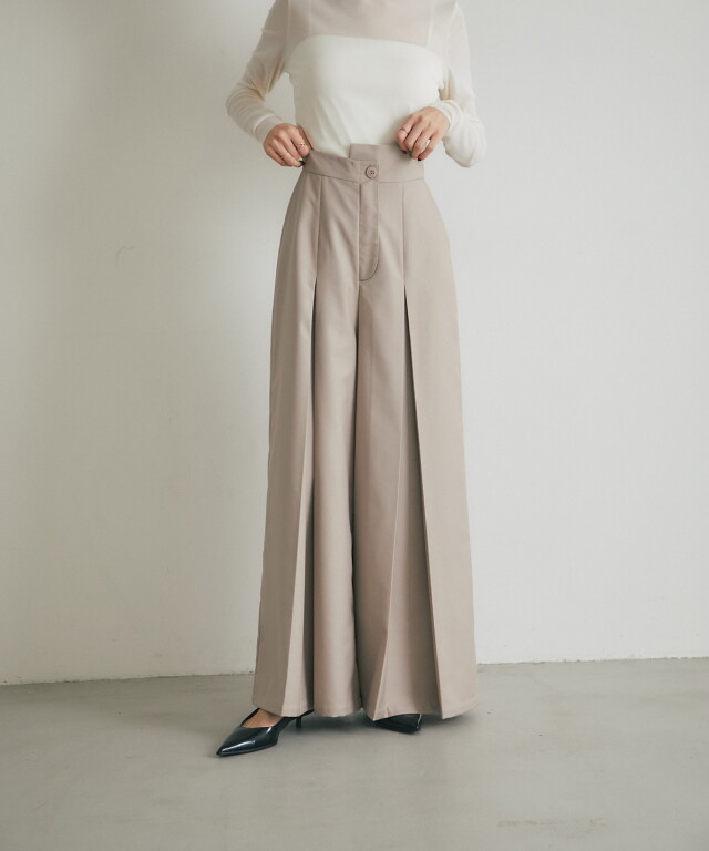 ARVELLIA｜ SHARP EDGE HIGH-WAIST PANTS