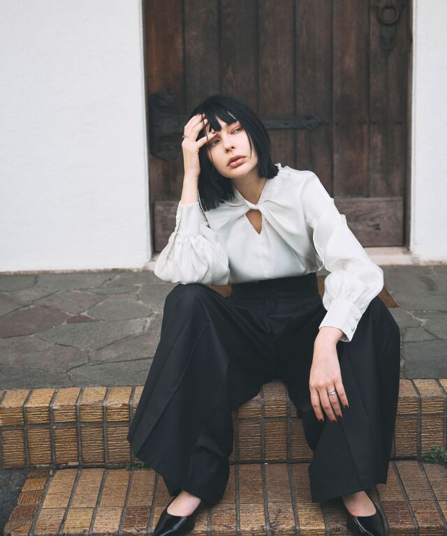 ARVELLIA｜ SHARP EDGE HIGH-WAIST PANTS