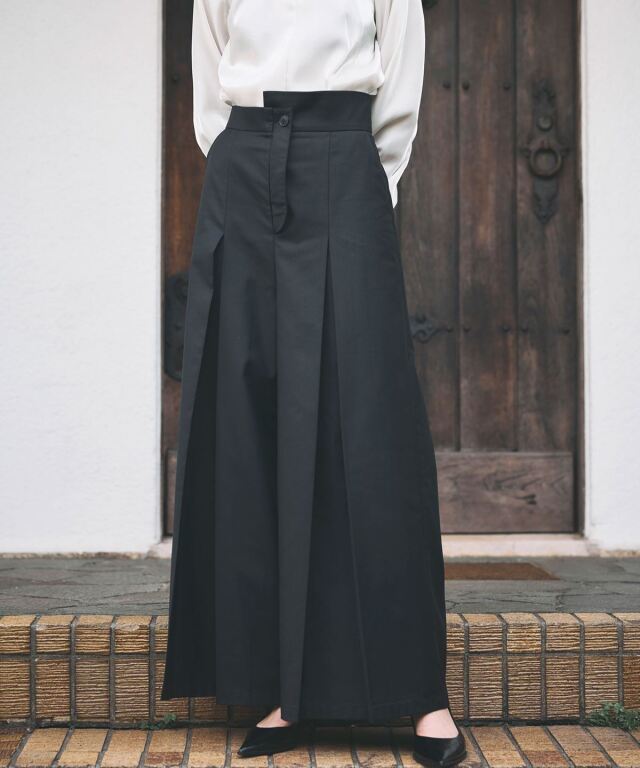 ARVELLIA｜  SHARP EDGE HIGH-WAIST PANTS