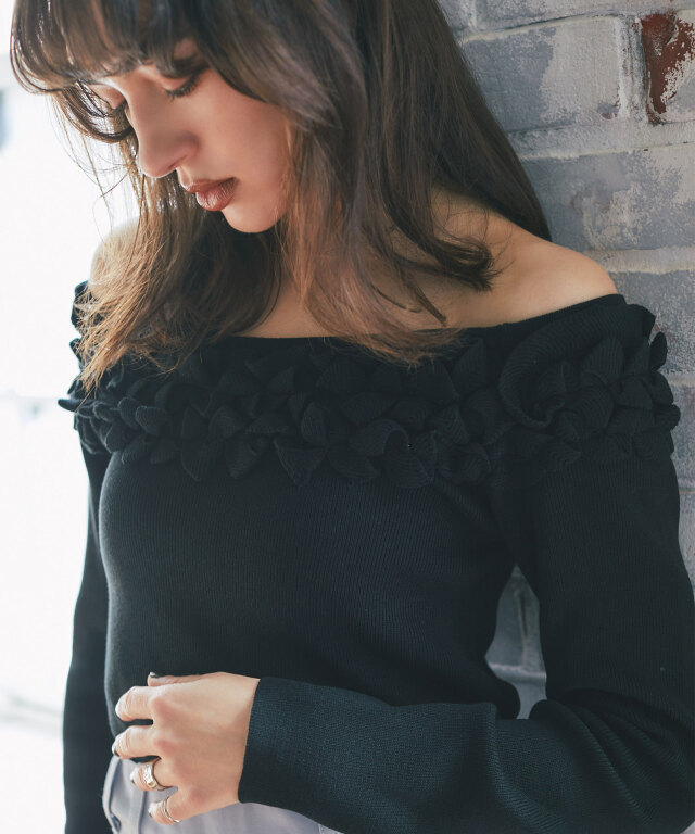 【ARVELLIA】OFF SHOULDER FRILL KNIT