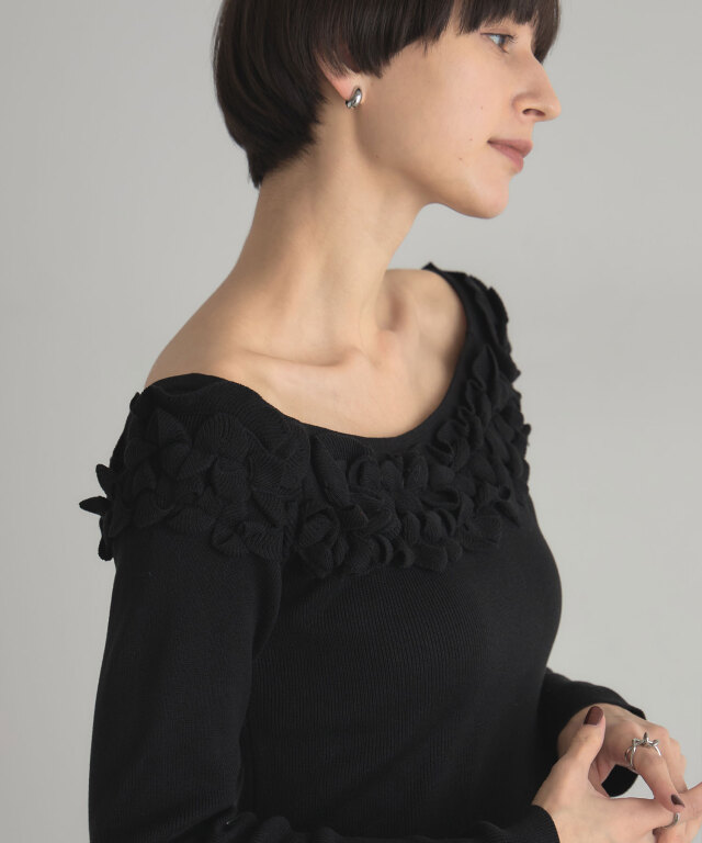 ARVELLIA】OFF SHOULDER FRILL KNIT