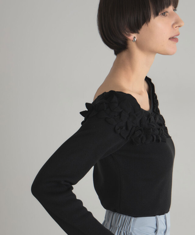 ARVELLIA】OFF SHOULDER FRILL KNIT