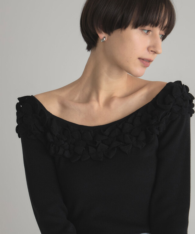 ARVELLIA】OFF SHOULDER FRILL KNIT