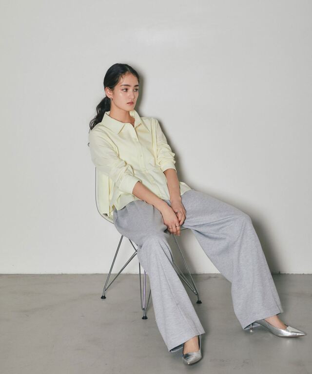 ARVELLIA】TUCKED FLARE BLOUSE