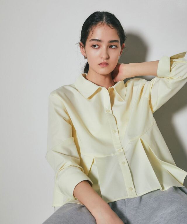 【ARVELLIA】TUCKED FLARE BLOUSE