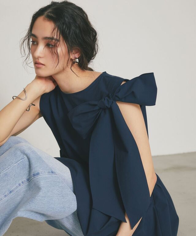 【ARVELLIA】SCULPTURAL BOW TOP