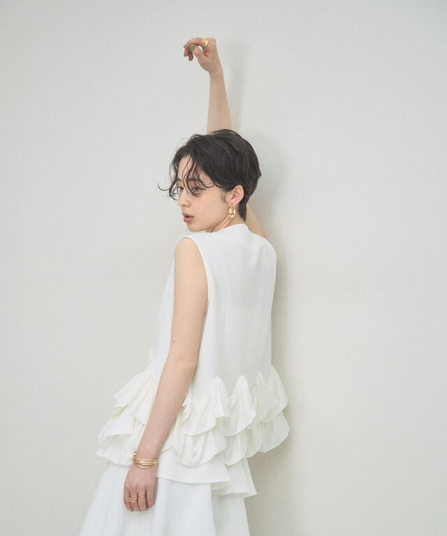 ARVELLIA】COLLARLESS FRILL GILET