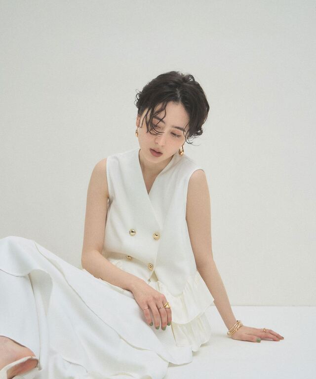ARVELLIA】COLLARLESS FRILL GILET