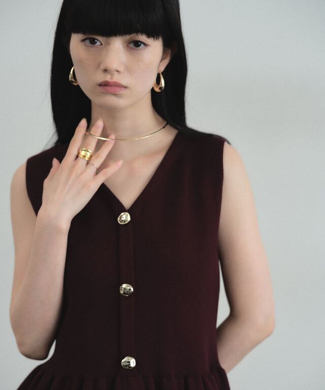 ARVELLIA】LUXE BUTTON PEPLUM KNIT
