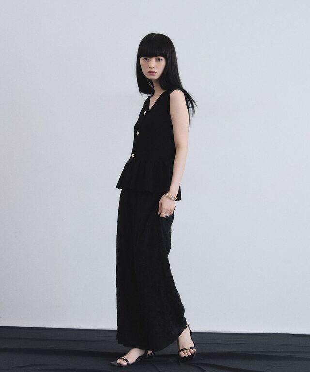 ARVELLIA】LUXE BUTTON PEPLUM KNIT