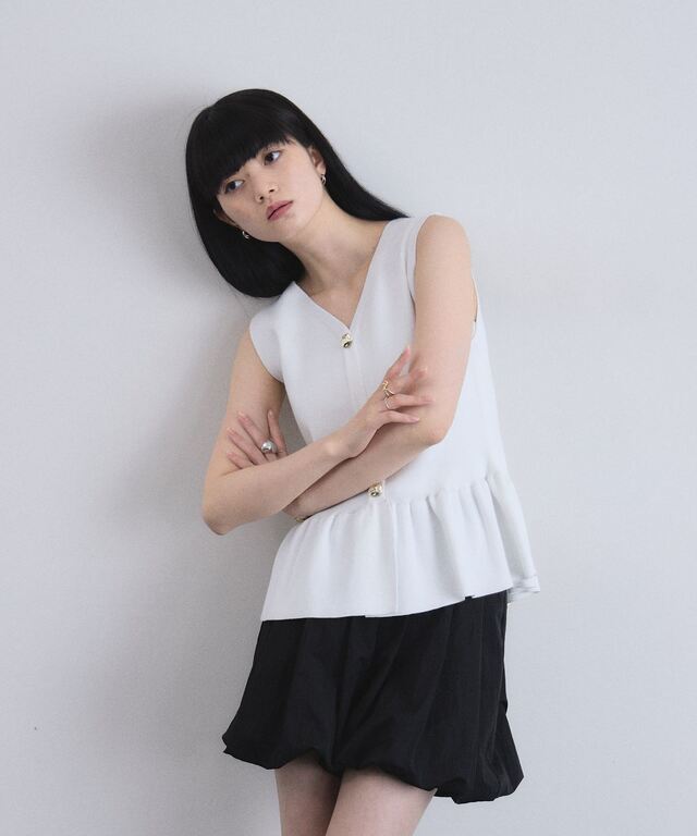 ARVELLIA】LUXE BUTTON PEPLUM KNIT