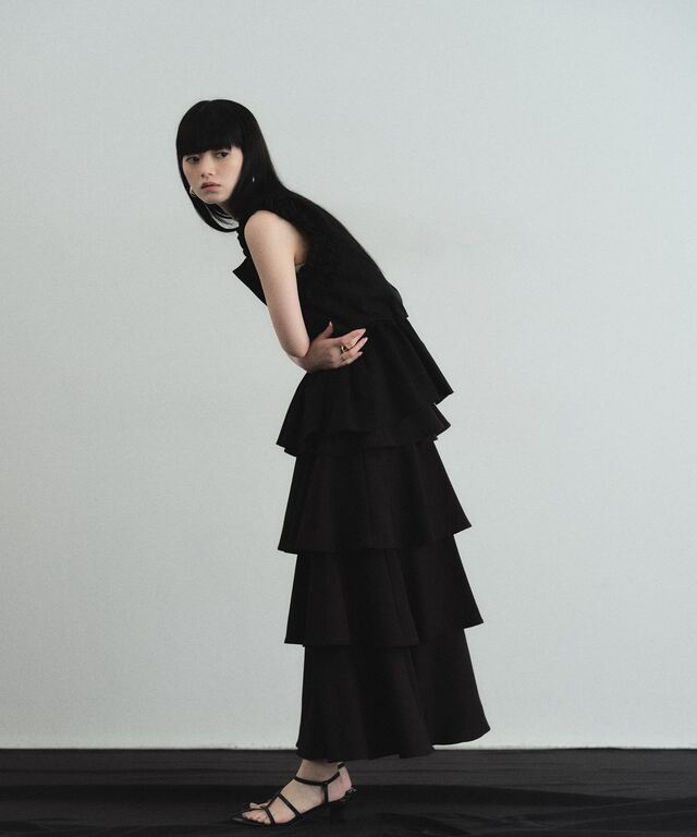 ARVELLIA】CONTOUR RUFFLE TOP