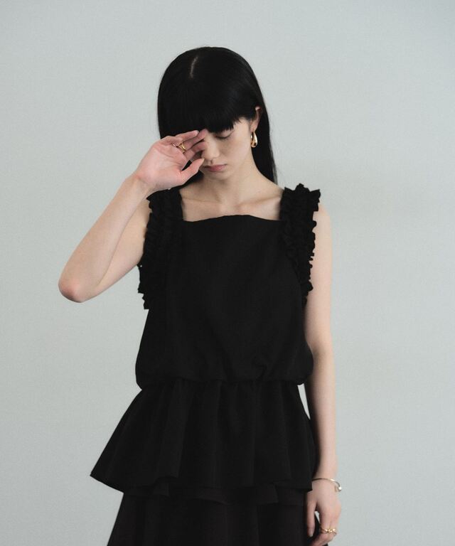 ARVELLIA】CONTOUR RUFFLE TOP