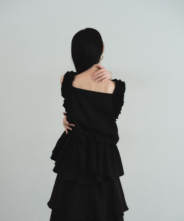 ARVELLIA】CONTOUR RUFFLE TOP