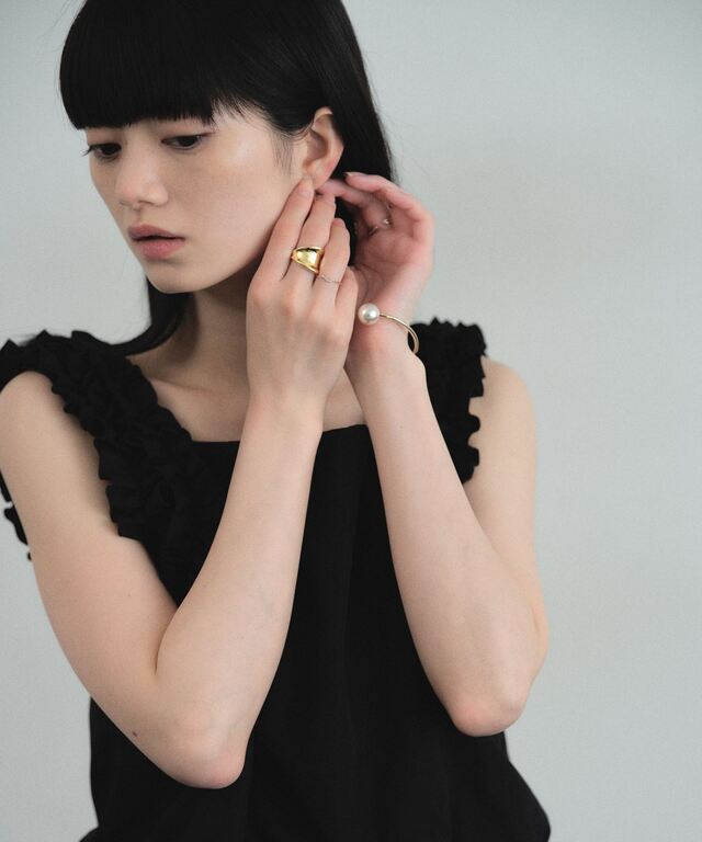 123456789onenineコラボ 一点物 額付きイラスト ARVELLIA】CONTOUR RUFFLE TOP