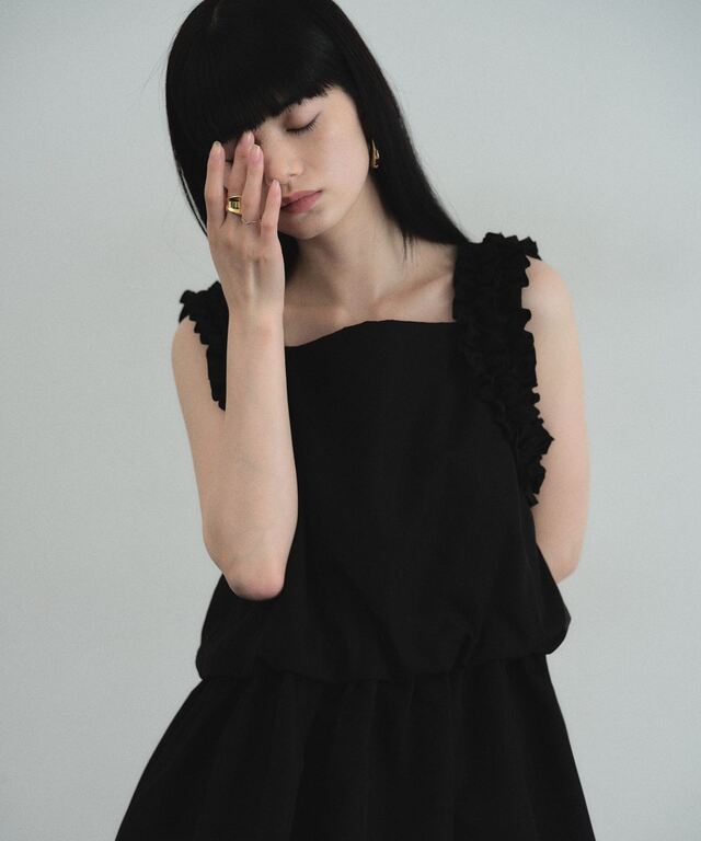 ARVELLIA】CONTOUR RUFFLE TOP