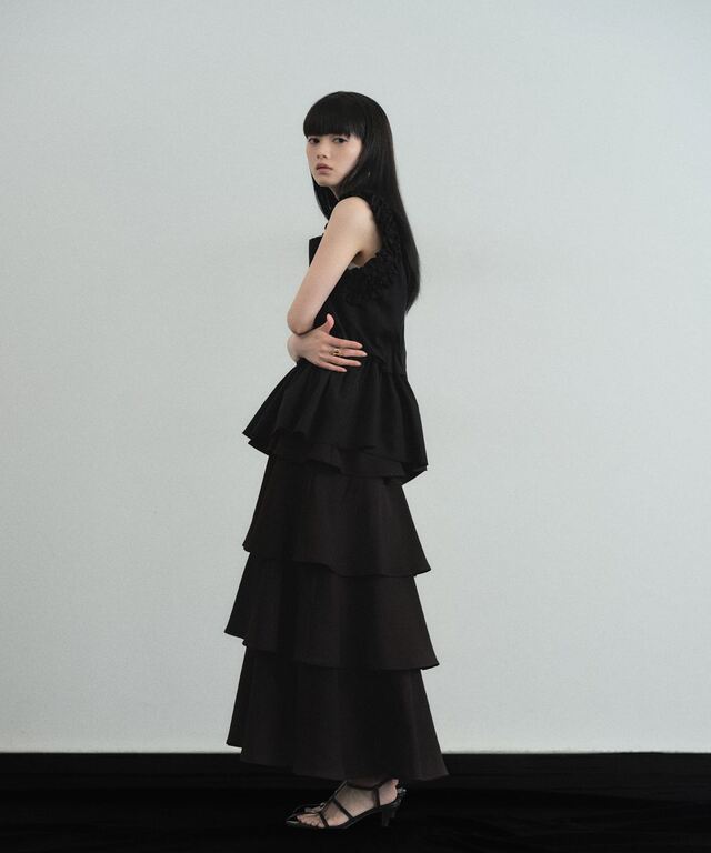 ARVELLIA】CONTOUR RUFFLE TOP