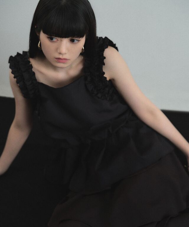ARVELLIA】CONTOUR RUFFLE TOP