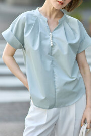 フロントパールタックブラウス